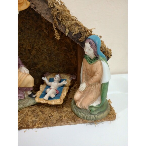 Vintage Nativity Scene - Picture 4 of 6